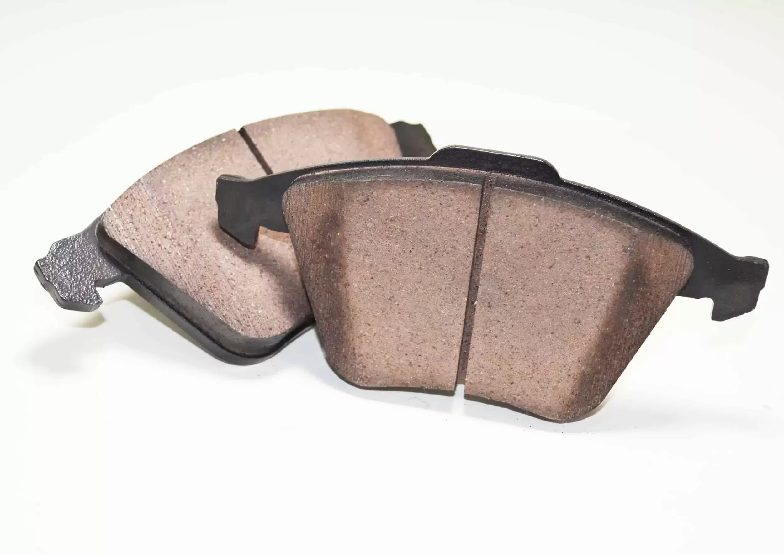 The pads compound is a semi metallic and ceramic mix to givec excellent feedback under braking in your Speed3