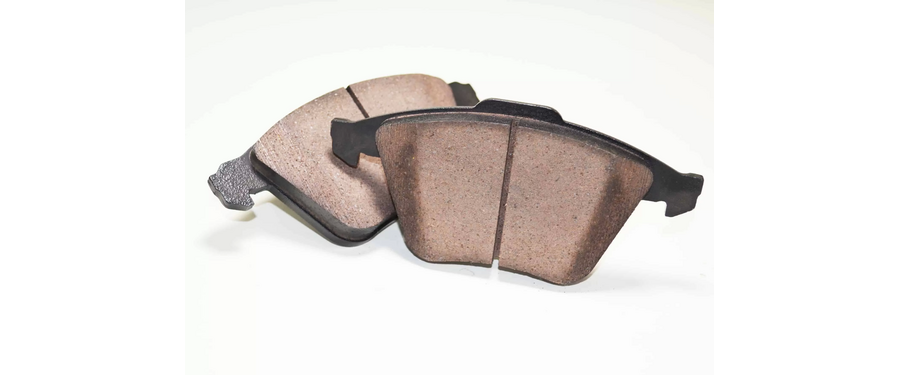 The pads compound is a semi metallic and ceramic mix to givec excellent feedback under braking in your Speed3